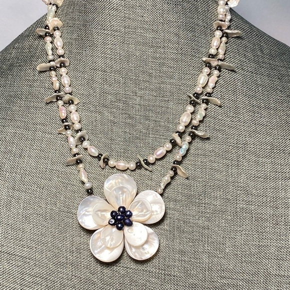 Necklace Artisan Flower 925 Clasp Pearls Mother of Pearl 18” - Picture 5 of 15